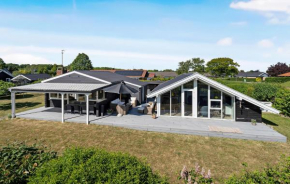 Awesome Home In Juelsminde With House Sea View, Juelsminde